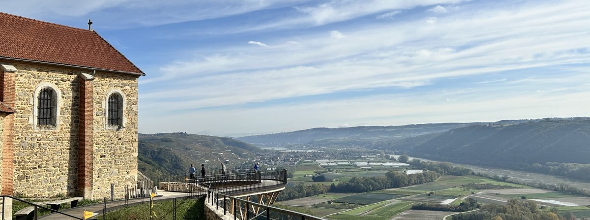 Le scribe enjou[é] !