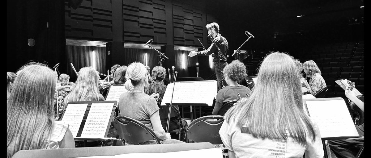 Le scribe enjou[é] !