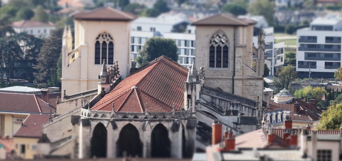 Le scribe enjou[é] !